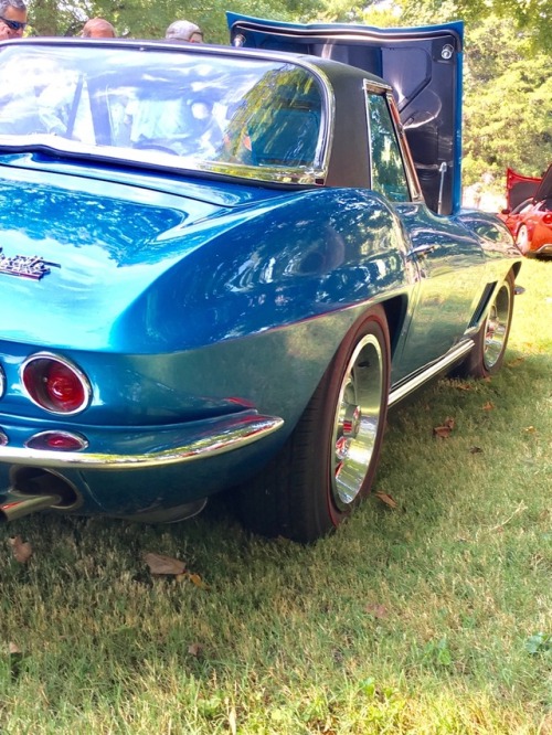 1967 Corvette with a 327 / 350 horsepower smallblock and a Muncie 4-speed. This was at a local car s