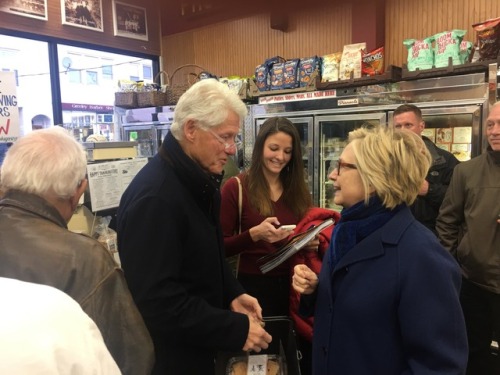 hillaryfanforever: Billary in Chappaqua Village Market.