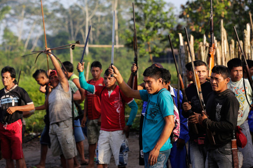 america-wakiewakie:  Amazon Indian Warriors Beat and Strip Illegal Loggers in Battle for Jungle’s Future | Warrior Publications   A group of warriors from Brazil’s indigenous Ka’apor tribe tracked down illegal loggers in the Amazon, tied them up,