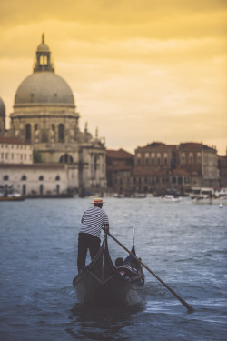 lensblr-network:  w h e n ･ i n | venice, italy © Lorenzo Montezemolo [instagram] [orig edit] photo by el-mo-fo-to.tumblr.com 