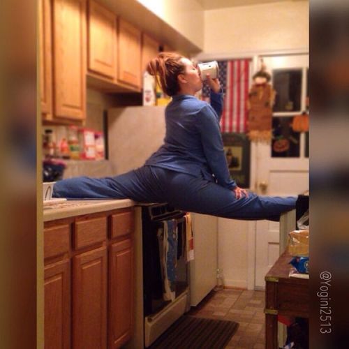 This is how Yogis drink their Tea?? Salud (Sunday Yoga) by @yogini2513 #yoga #yogi #yogaeveryday #su