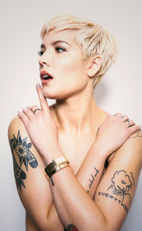 intheflashbulboftheprettycamera: Halsey by Rich Fury.  