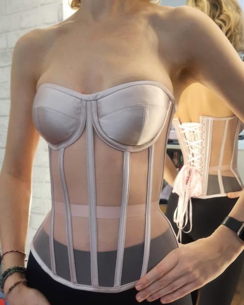 Корсет с чашками в деле! Cupped corset in action!#cuppedcorset #transparentcorset #meshcorset #кор