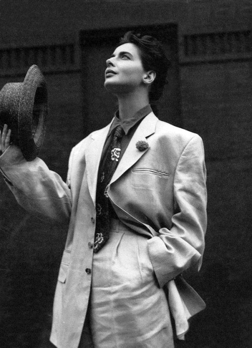 “True elegance for me is the manifestation of an independent mind.”Isabella Rossellini.