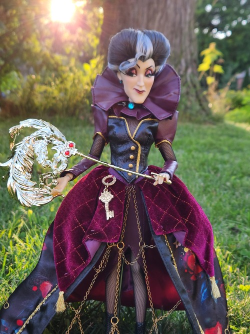 Doll Pictured: Disneystore Limited Edition Midnight Masquerade Lady Tremaine