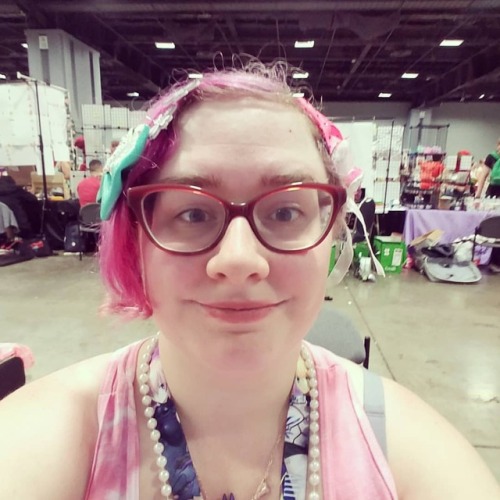Watching Pibs&rsquo; artist Alley booth! I feel so successful!