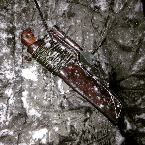 nordicbushcraft:  Keeping your knife easy accessible even when wearing lots of clothes in really bad weather. Knife and sheath by @staafknives #knife #snow 