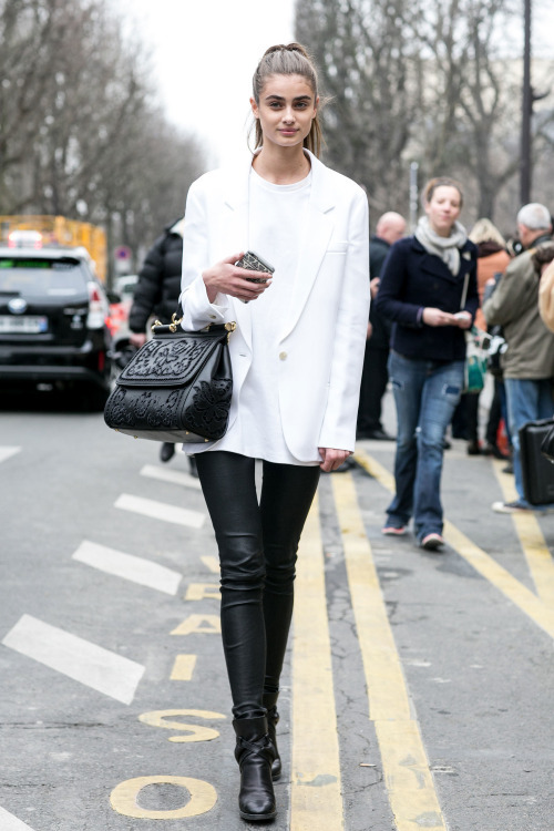 models-fashion111:  Taylor Marie Hill off duty - Paris fashion week Fall 2015 Day