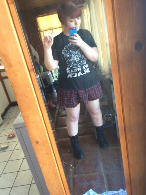 my mirror is dirty as shite but look at my cutes outfit