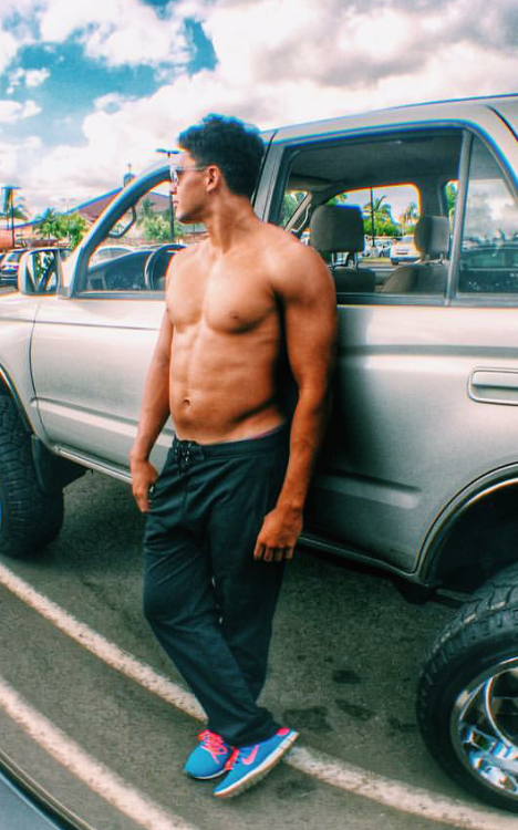 kkaloha808:  dem-kane-tho:  Fahken nice  Damn where is he from?
