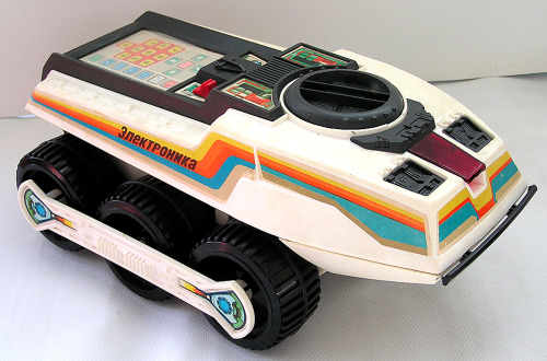 The Lukhnod Elektronika was a Soviet-era 1980s copy of the Milton-Bradley BigTrak, a six-wheeled spa