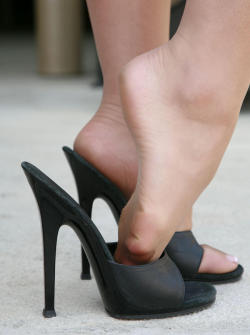 Fm spanking ,nylon feet