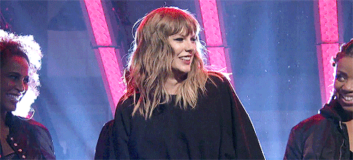 tayorswift:Taylor being cute on SNL 2009 vs. 2017