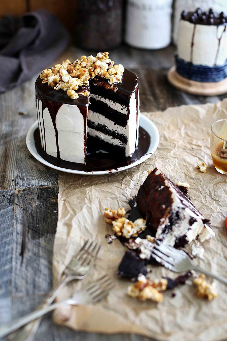 foodiebliss:  Chocolate Cake with Caramel Buttercream and Chocolate SauceSource: