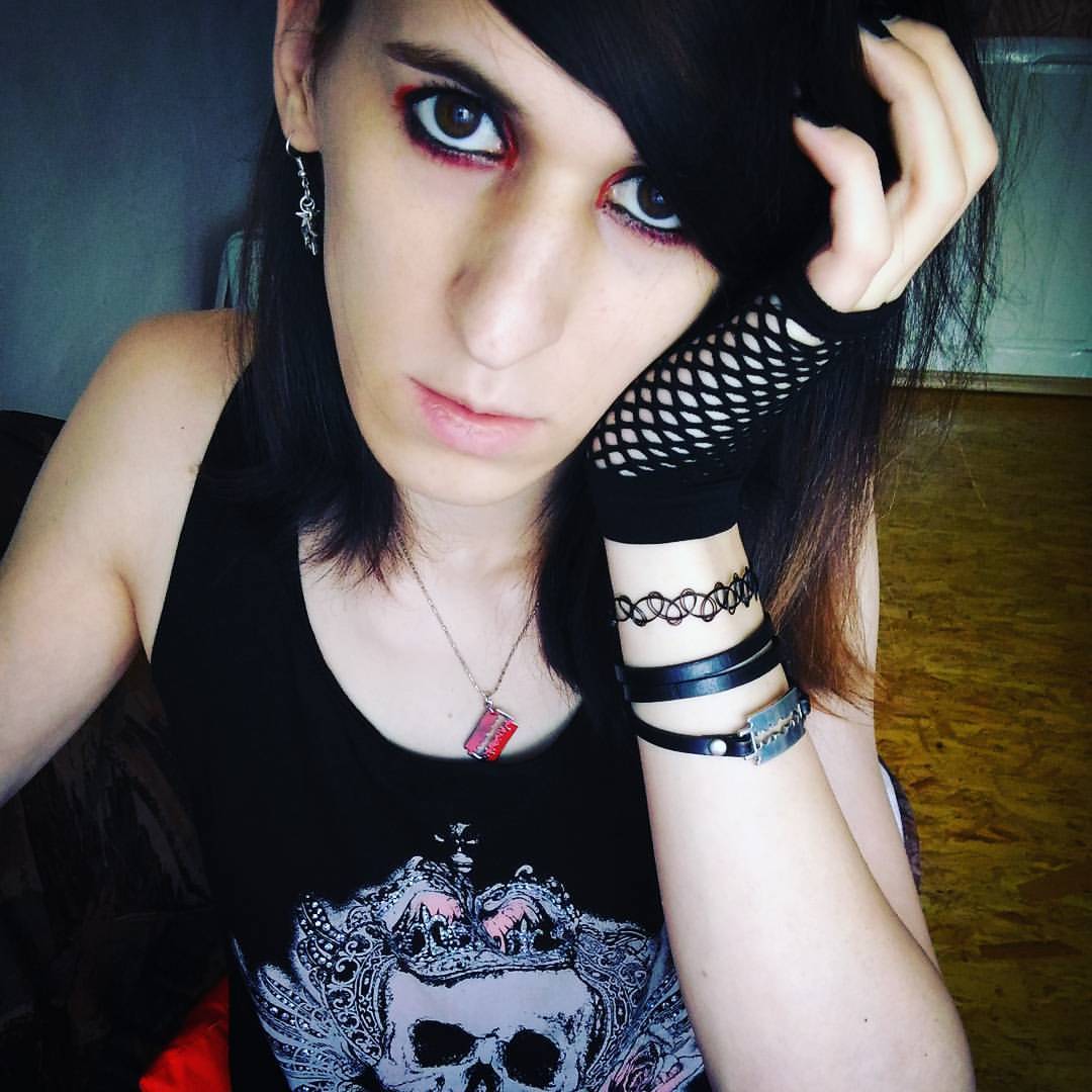 Emo trash #emo #emotrash #emogurl #emogirl #goth #gothgirl #rawr #scene #scenegirl