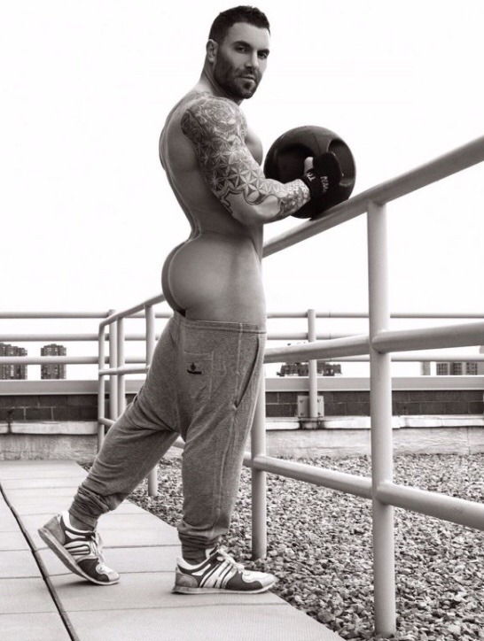 bigfatmalebutts:  *crush walking towards me*   Friend : act normal  Me : 