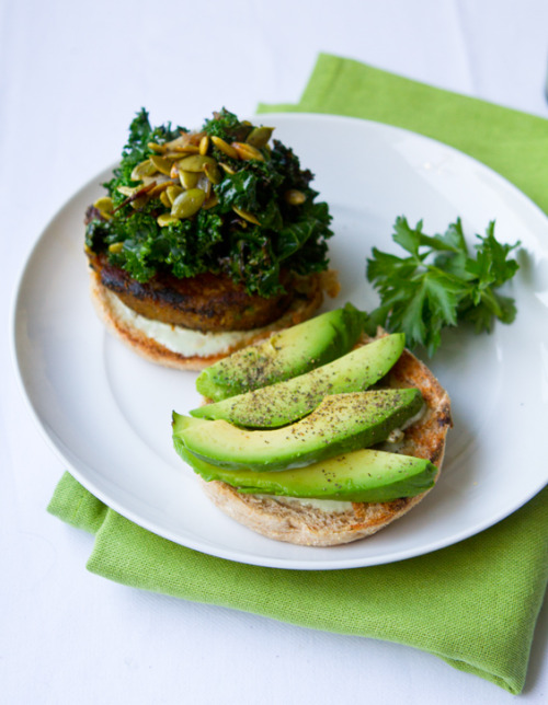 beautifulpicturesofhealthyfood:  Vegan Shamrock Breakfast Sandwich. Kale. Pepitas. Avocado and Jalapeno Sauce…RECIPE