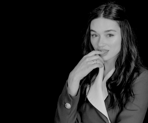 crystalzoeys:crystal reed portraits for the aol build studio.