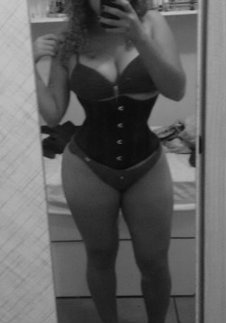 Woman, 20 I love this corset, makes me feel