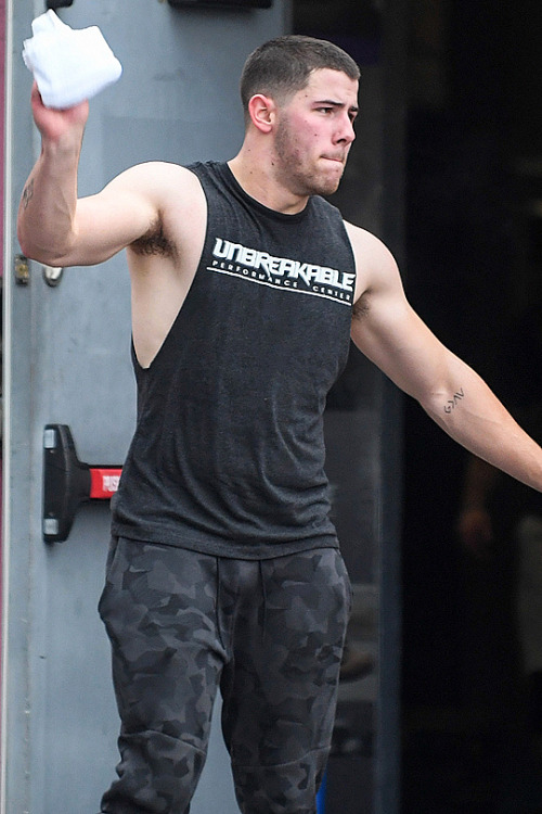 maleyoutuberlovers:  gay-bieber:  zacefronsbf:  Nick Jonas in West Hollywood, California   LOOK AT HIS PITS.  BB