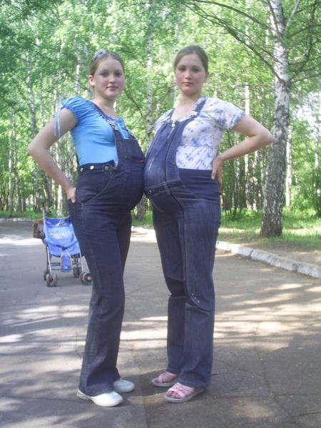 mrsdykstra4241:  lizzeeborden:  Anyone else think pregnant girls in overalls are the most sexiest thing ever? They drive me wild   Totally @bibabybumplover 