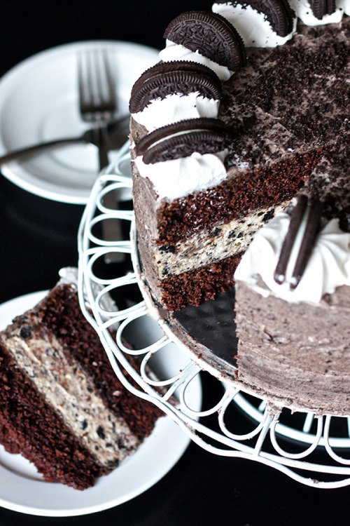 gastrogirl:oreo cheesecake layer cake. 