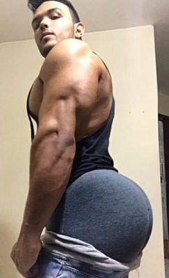 adictoalosculones:  Pinche culototototote delicioso de Sebastián (big ass Sebastián)😲😳😍😈🍑👅🍆💦