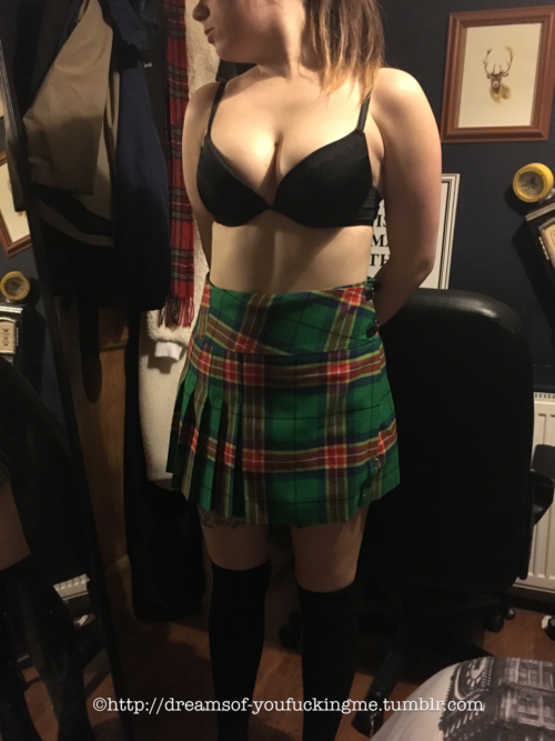 dreamsof-youfuckingme:  Slut loves being naughty for daddy 😏