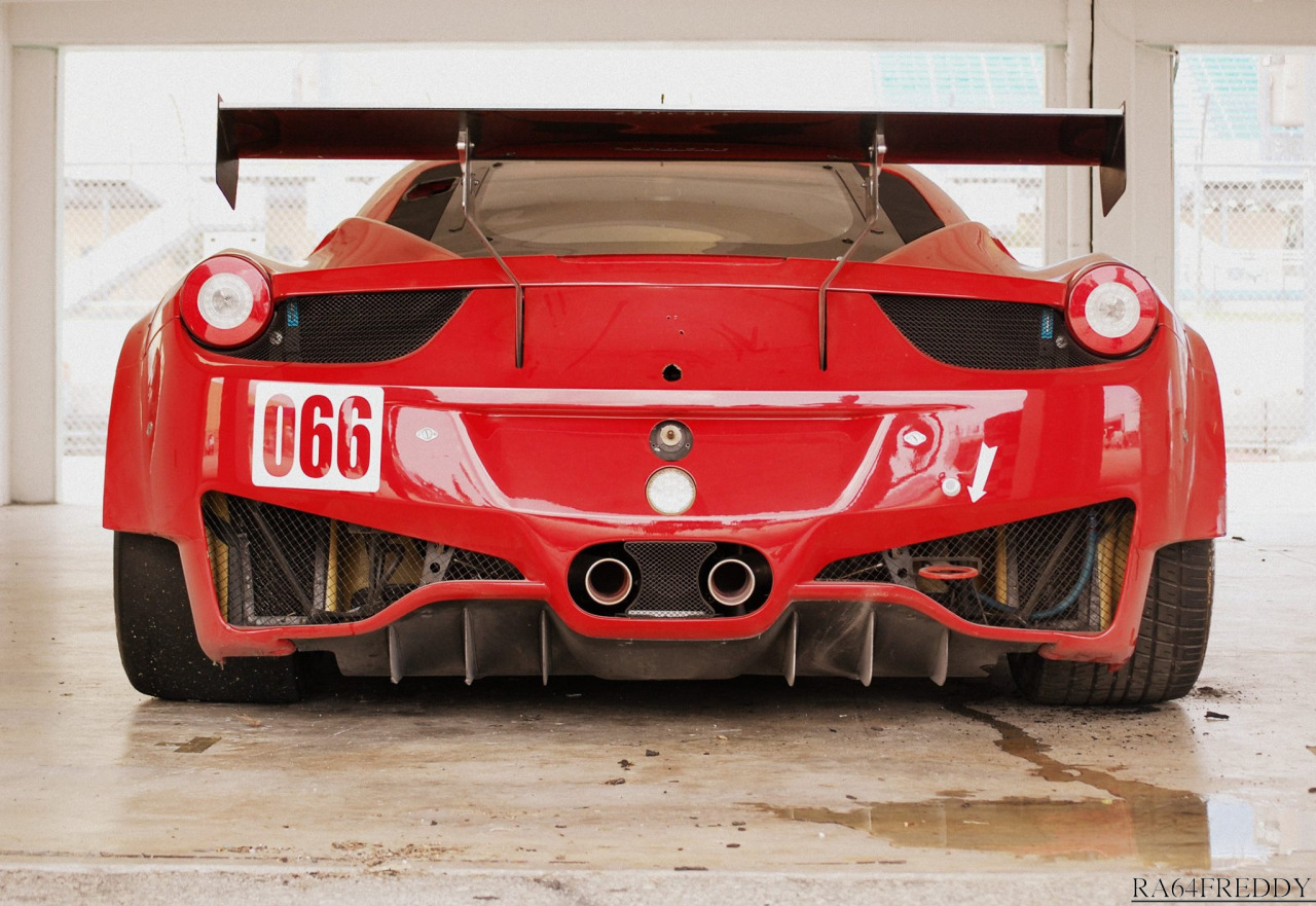 ra64freddy:  Lady in Rossa Corsa