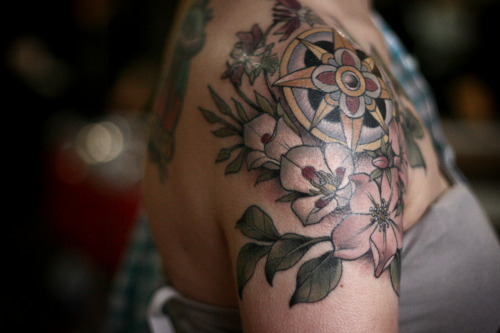 kirstenmakestattoos:  Pretty compass rose shouldercap for Kirsten (who has been making my hair look fabulous for years, even the awkward growing-out phase) with a floral wreath. Sego lily, columbine, wild rose.  