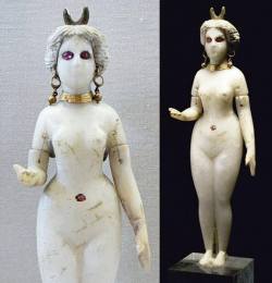 mortem-et-necromantia:The beauty and terror of the greatest of Sumerian goddesses comes through in this ancient statue. Inanna/Ishtar was at once lovely and terrible, seducing many great men and then killing them. Her unearthly white skin and glowing