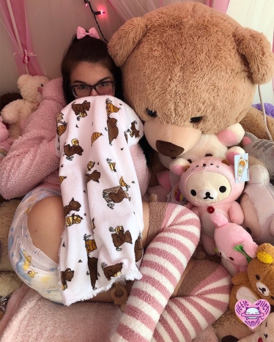 littlealiennymph:   🧸 where’s the baby? 🧸 