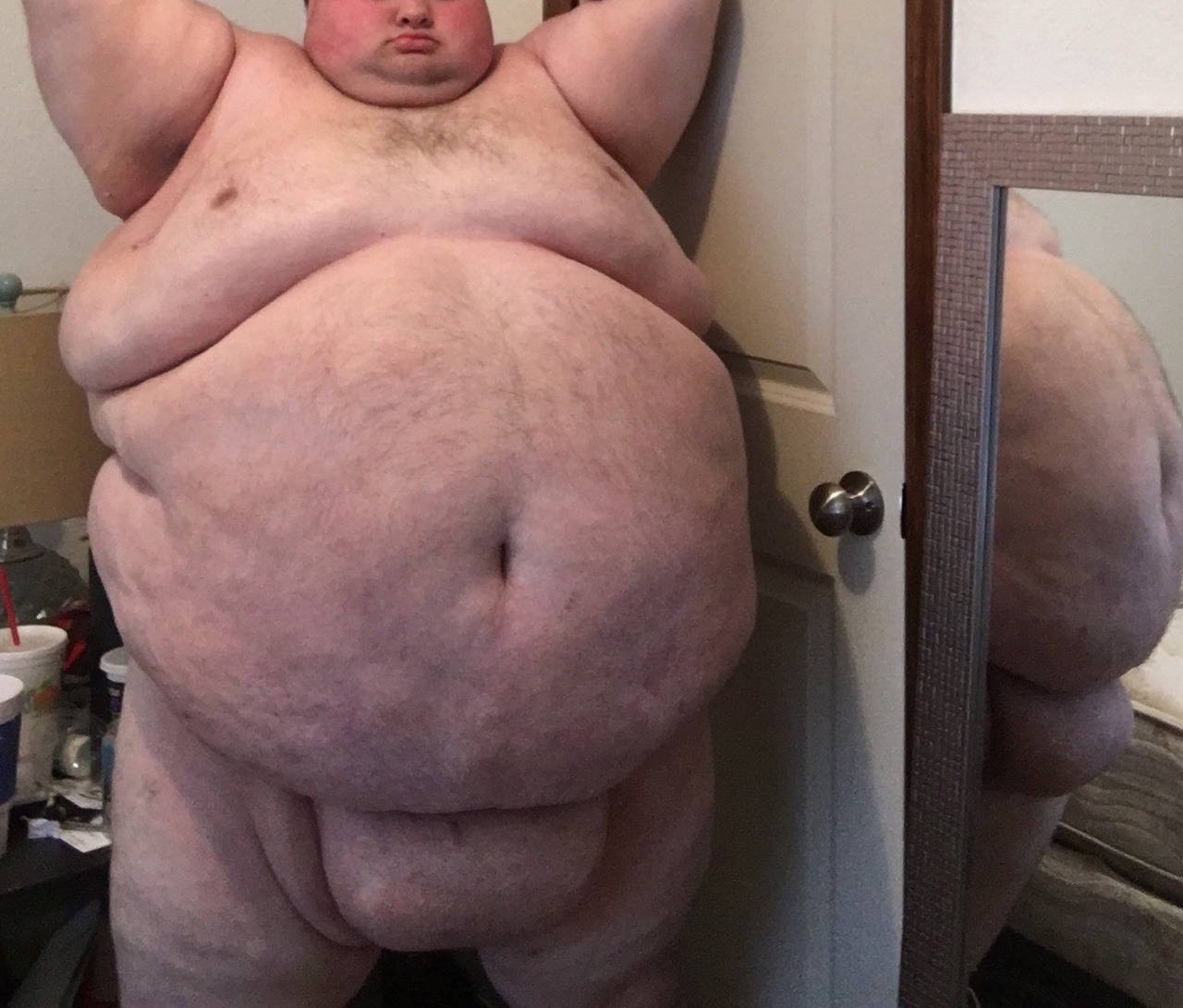 pingtee:  it wasnt till this photo that i relized just how big ive become.   You