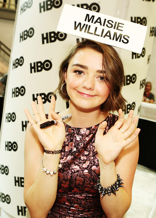 gameofthronesdaily:  Maisie Williams attends adult photos