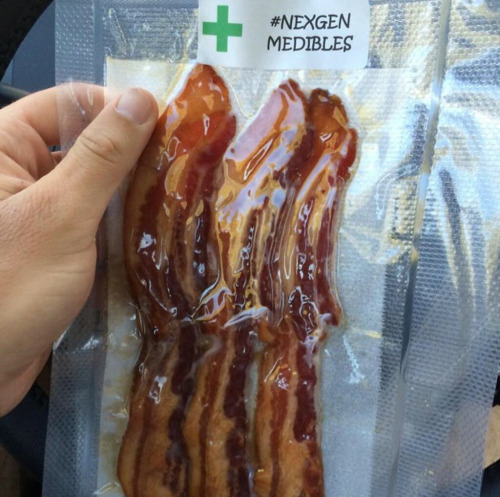 that-hippie-named-hannah:  thatsgoodweed:  Wake & Bacon  ……no way…..