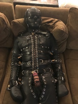 seabondagesadist:  Teasing and torturing the gimp in the living room…  I don’t always have to play in the playroom… Sometimes it’s nice to relax on the sofa with a boy encased in leather tormenting him with pleasure and pain… 😈😈😈