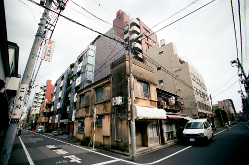 Tokyo 2016 / Canon AV-1 / Canon 17mm/f4 / Fujifilm c100