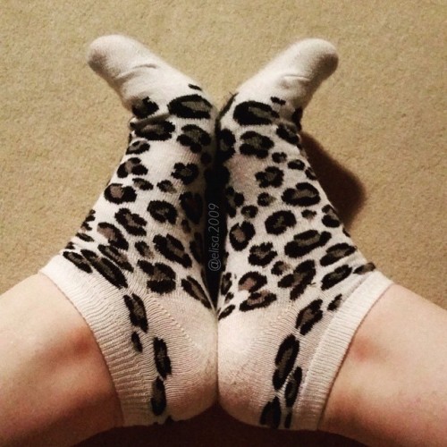 girls-in-ankle-socks: I now own these fresh off her feet and they smell sooo good &lt;3