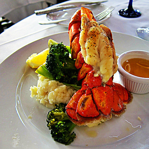 everybody-loves-to-eat:  lobster requested by skyeribbon 