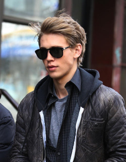 silver-couture:  voguelustys:  my lover  austin butler