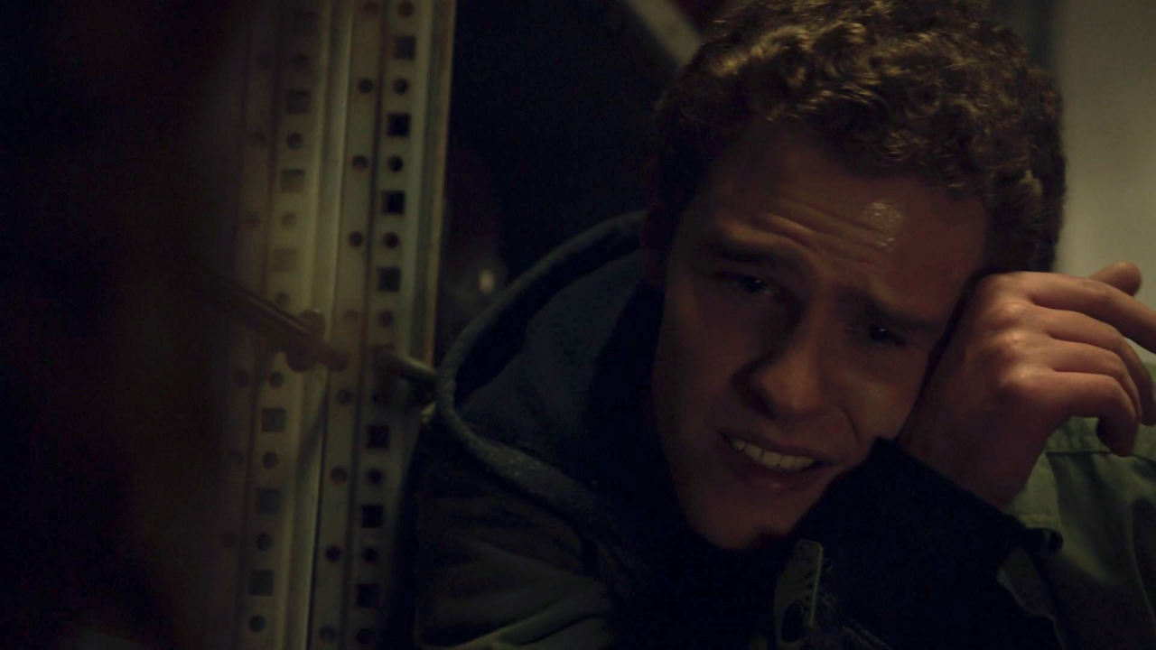 agentsoffitzsimmons:  i give you Fitz’ face when looking at Simmons stunned -(T.R.A.C.K.S.