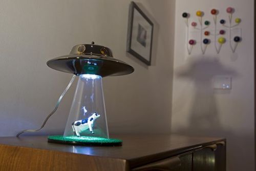 cherryzomby:  takethedamncash:  Alien Abduction light - UFO lamp, conceived by Lasse Klein is a unique lighting unit which is shaped like an alien soaring saucer or a UFO.  I want!!!!! 