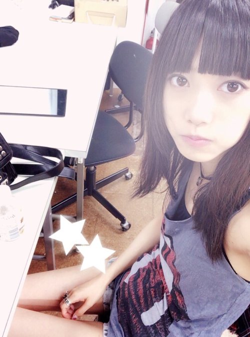 funkyfunx: あちなみさんのツイート: “スタジオで色々カキカキしてたよ。✏️ 真夏のような気温暑いね〜。 #kera #studio t.co/2V0wIaxbB