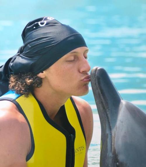 DOLPHIN KISSES! 😘 🐬 