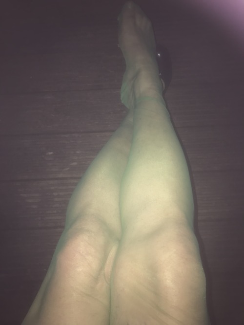 sandraclapham:Evening to myself last Friday.  My nylon-clad legs enjoying the cold air outside in th