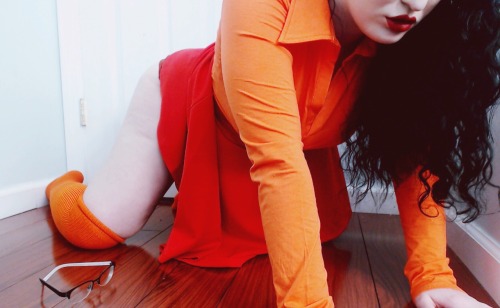 adeadlydame:  Trying on my new Velma costume from my wishlist 🔎❤️  ( Top / Skirt / Socks )  