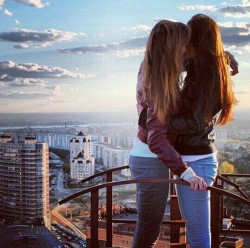 lipstick-lesbian:  ♀♡♀