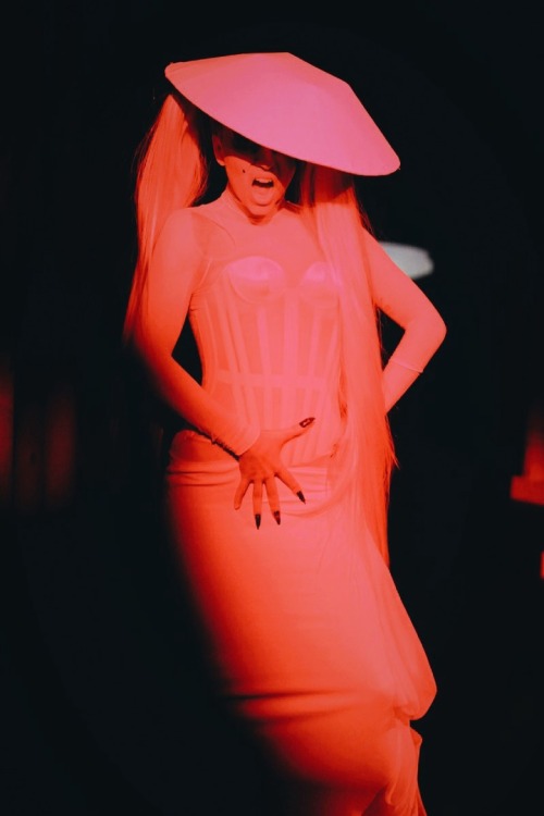  [PHOTO] — Lady Gaga attends the Thierry Mugler Fashion Show in Paris, March 2, 2011.