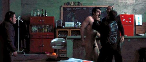 Luca Argentero nudo in &ldquo;Cha Cha Cha&rdquo; (2013)