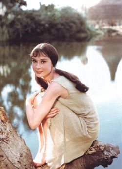 theniftyfifties:Audrey Hepburn in ‘Green